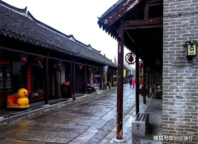 时尚拼接牛仔裤